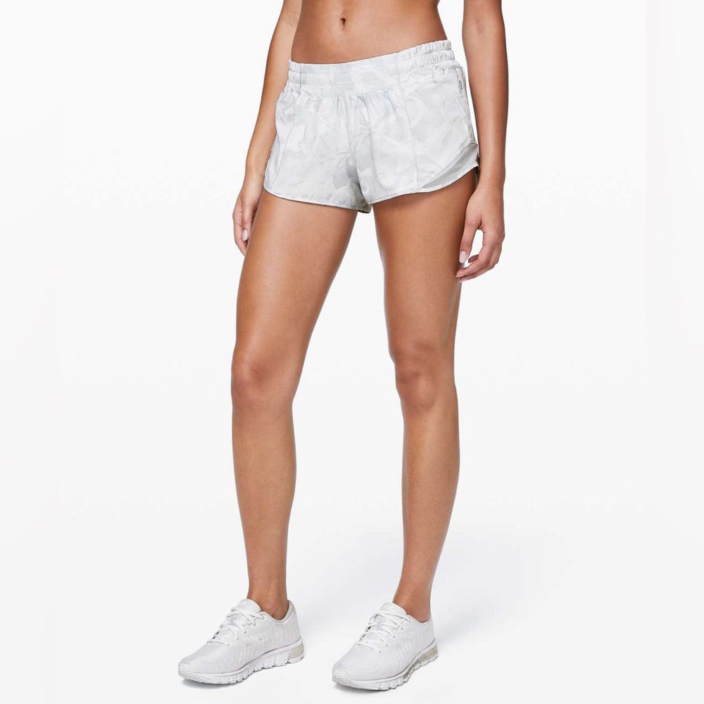 Lululemon Hotty Hot Short II 2.5" Mini Tropical Shadow Starlight Multi 10